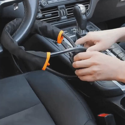Installation de BlocAuto en 3 étapes : enrouler le câble autour du volant, clipser dans la ceinture, retirer la clé